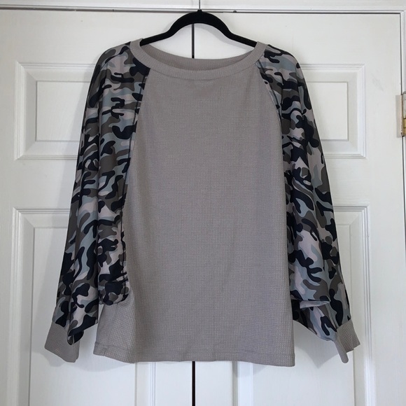 Camo top - Picture 1 of 2